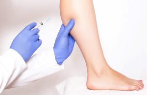 تزریق ژل در ساق پا، مراحل، عوارض و هزینه‌ها و مقایسه